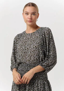 Weiße Msch Copenhagen Hibba Rikkelie